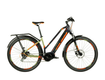 Comfortable women's touring e-bike with a central Bafang M400 engine and a 522 Wh battery. Also equipped with carrier and fenders. You can also use a USB connector for charging mobile devices.
