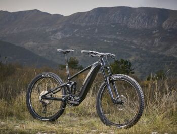 The new generation of the all-suspension Trance X E + 3 Pro e-bike built on an ALUXX SL frame with a carbon rocker arm, with 29 “wheels, a Yamaha SyncDrive Pro engine and an EnergyPak Smart battery with a capacity of 625 Wh.

 
PRE-ORDER. Discounted price now! 
 