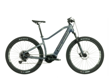 Men's mountain e-bike with high quality components in the form of Bafang Max Drive mid-motor, fully integrated 630 Wh battery, Shimano hydraulic brakes, SRAM Eagle shifting on fast 29" wheels with a range of up to 150 km. Ready to go where you haven't seen it before.