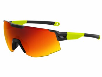 EDGE jsou brýle s ostře sportovními vlastnostmi od designu až po samotnou funkcionalitu. Jsou vyrobeny z TR90 Grilamidu, takže je jen tak nezničíte. Perfektní protiskluzové usazení vám přinese pohodu a komfort i při vysokém výkonu.